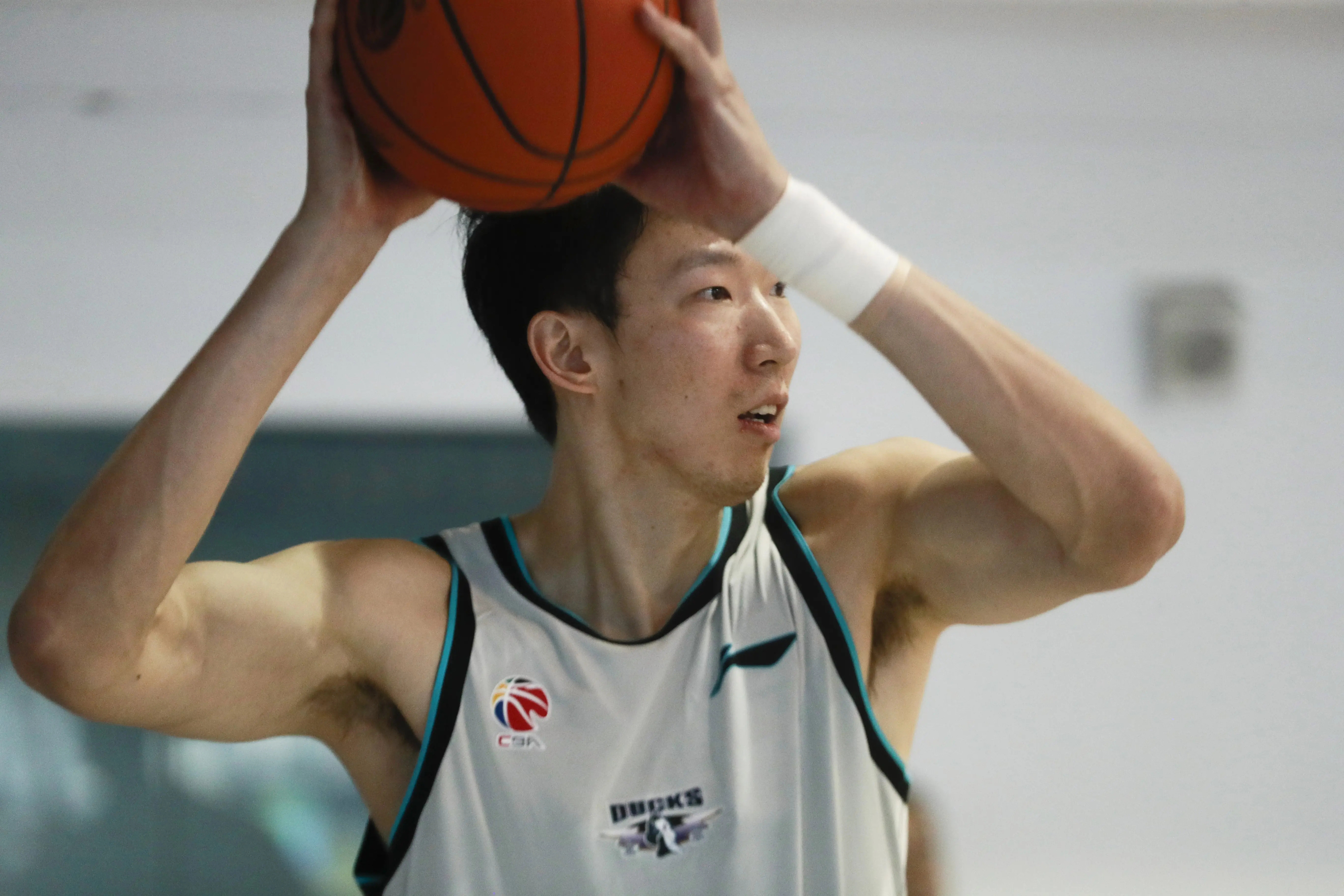 爱游戏官方-包含强队在比赛中展现出色表现，实现三连胜的词条