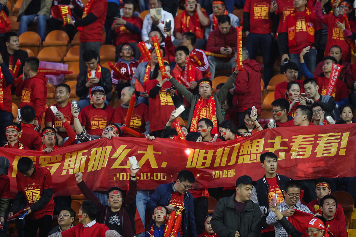 包含强队在比赛中展现出色表现，实现三连胜的词条