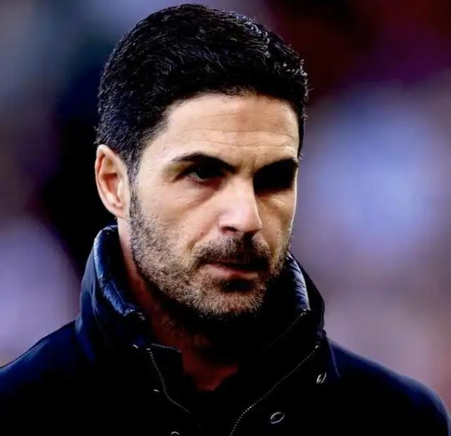 阿森纳门将阿尔特塔受伤，提前离场