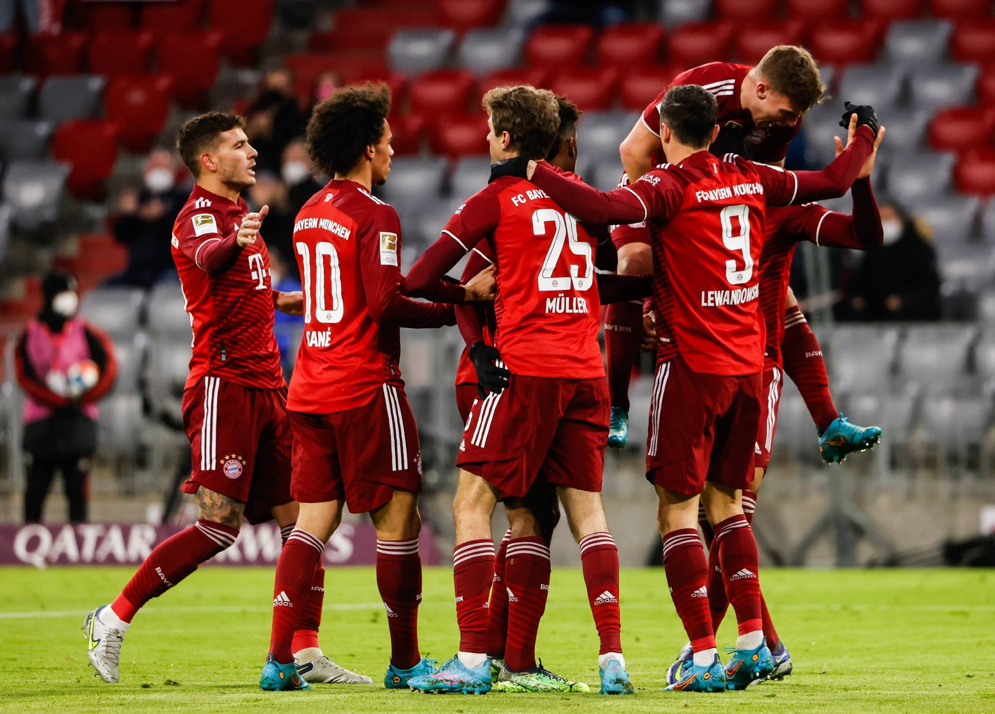 关于拜仁慕尼黑硬拼硬打，德甲夺得冠军轻松的信息