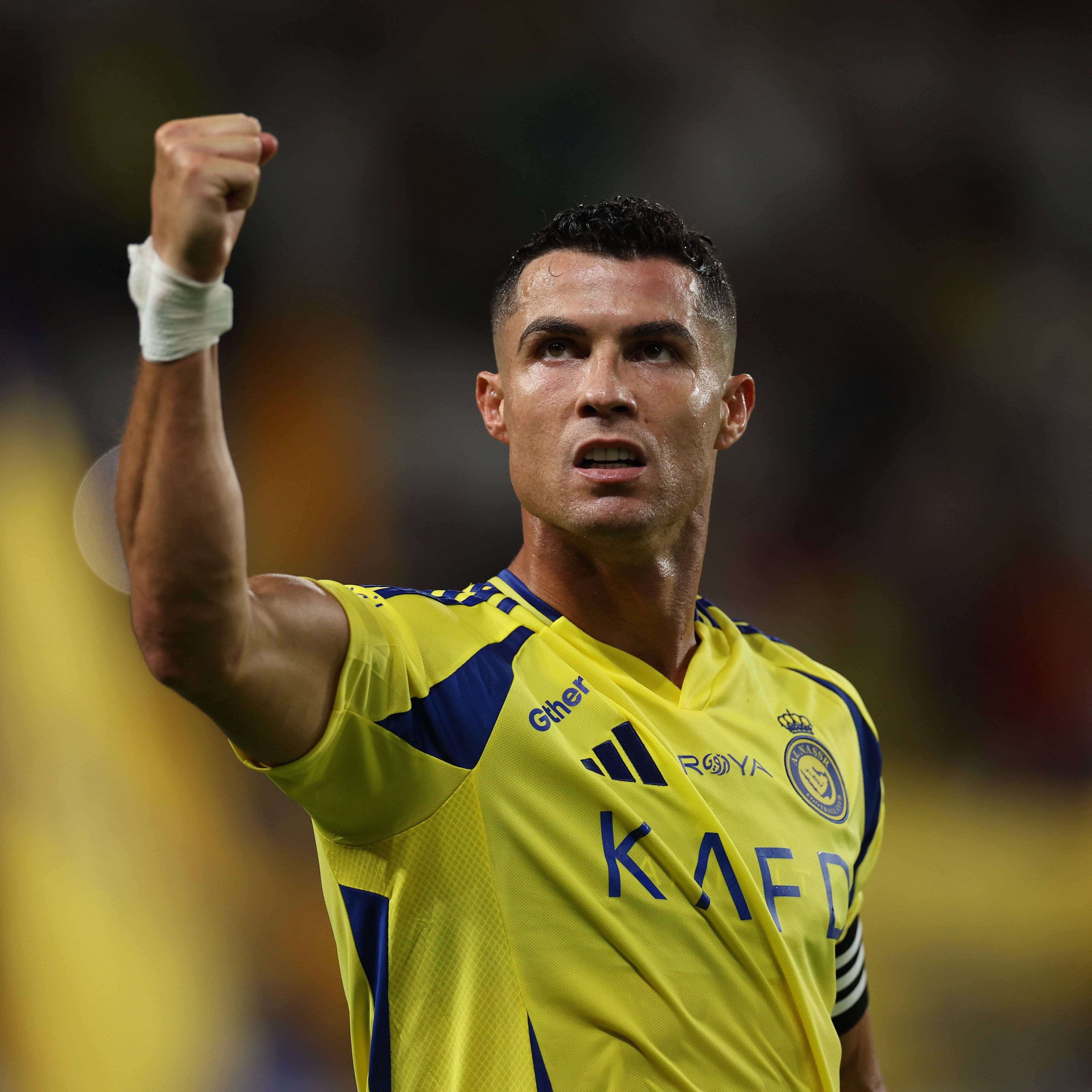 爱游戏官方-欧冠决赛在望，各队为胜利进行殊死搏斗