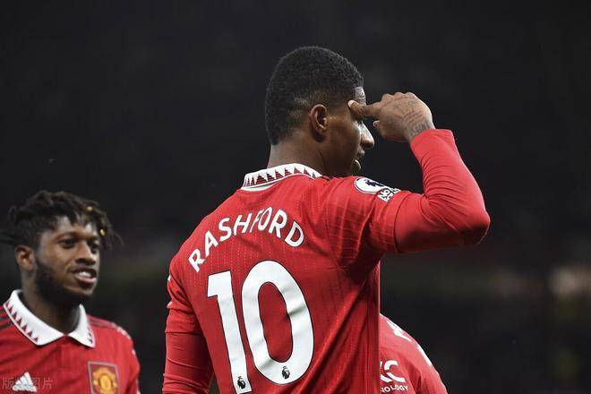 包含火箭锋线伤病缠身，面临内线压力的词条