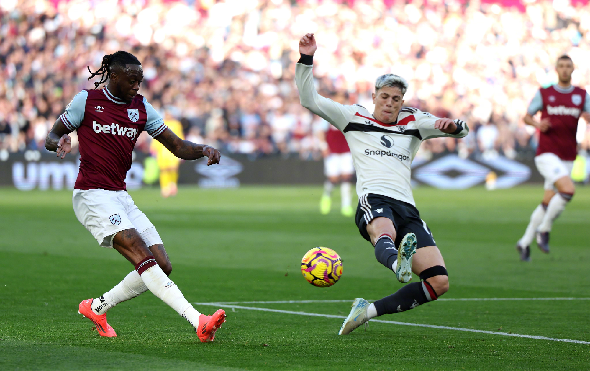 爱游戏入口-包含沃特福德客场不敌西汉姆联，客场遭遇不利的词条