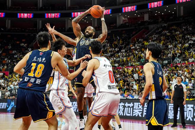 包含上海队力克对手,继续向季后赛进发的词条 包含上海队力克对手,继续向季后赛进发的词条