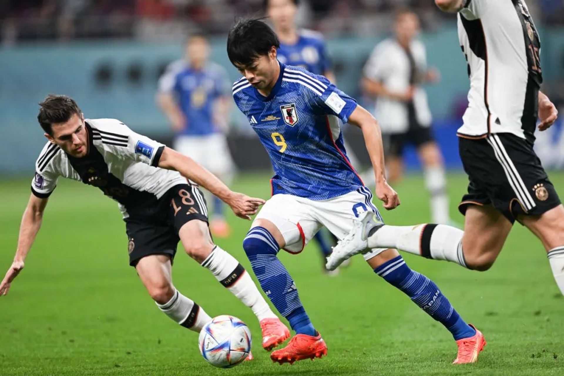 危急时刻!球队掌握局势,逆转成功 危急时刻!球队掌握局势,逆转成功