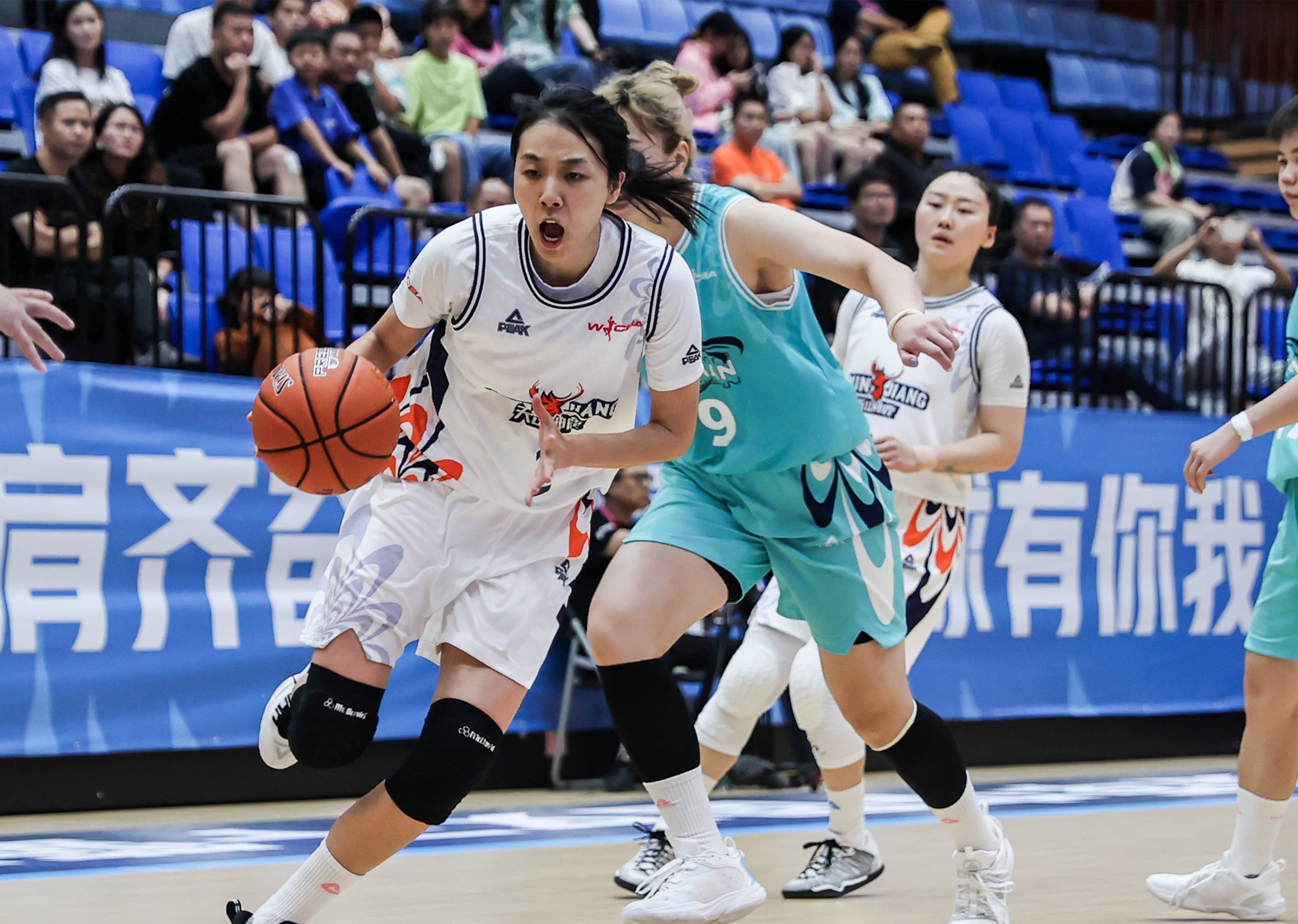 爱游戏官方-包含篮球赛季倒计时完毕，全球球迷齐聚球场的词条