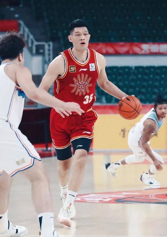 爱游戏娱乐-关于职业篮球聚焦关键比赛，球员表现备受瞩目的信息