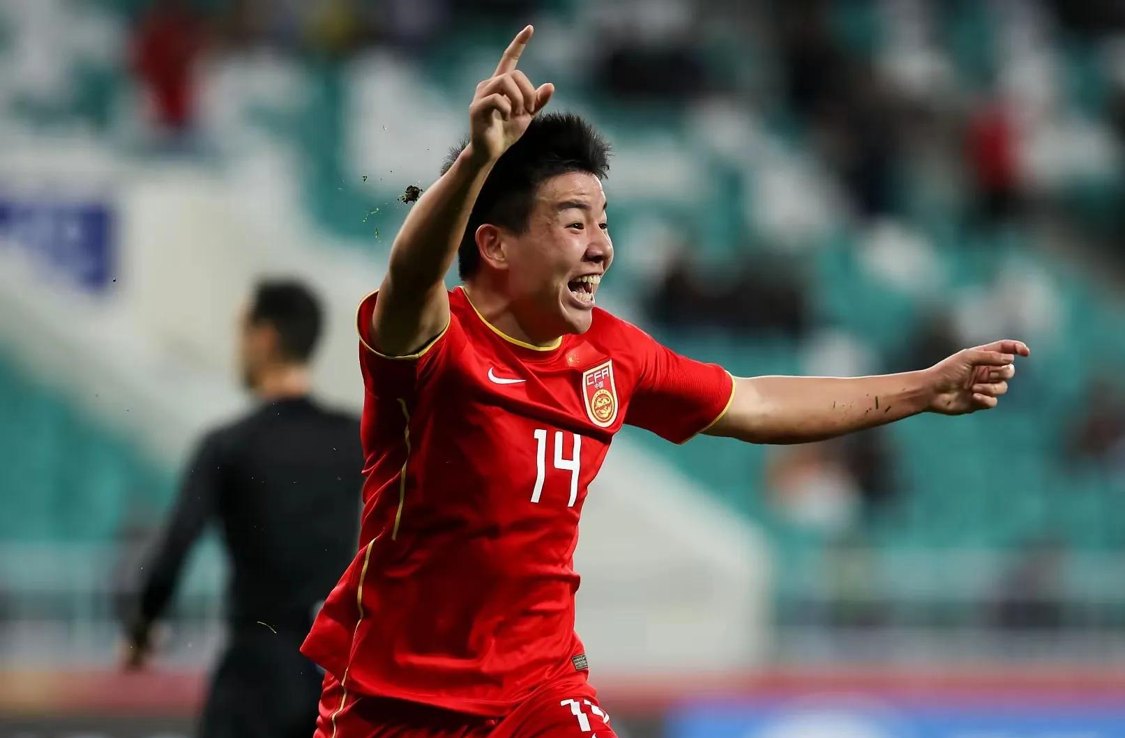 爱游戏tv-国内足球比赛再掀高潮，球员斗志昂扬备战的简单介绍