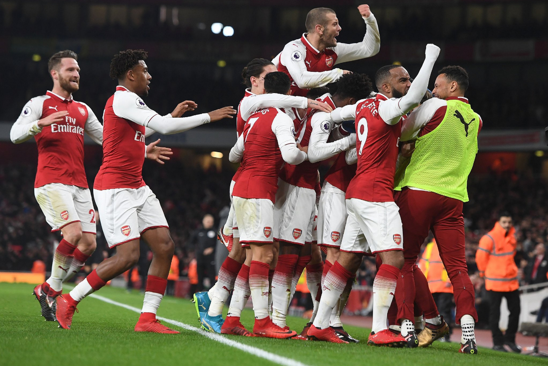 爱游戏体育-阿森纳客场大胜，重回欧冠资格区