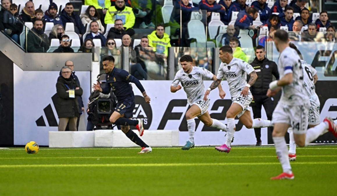 爱游戏娱乐-尤文遭遇挫折，输球引发球队连败危机