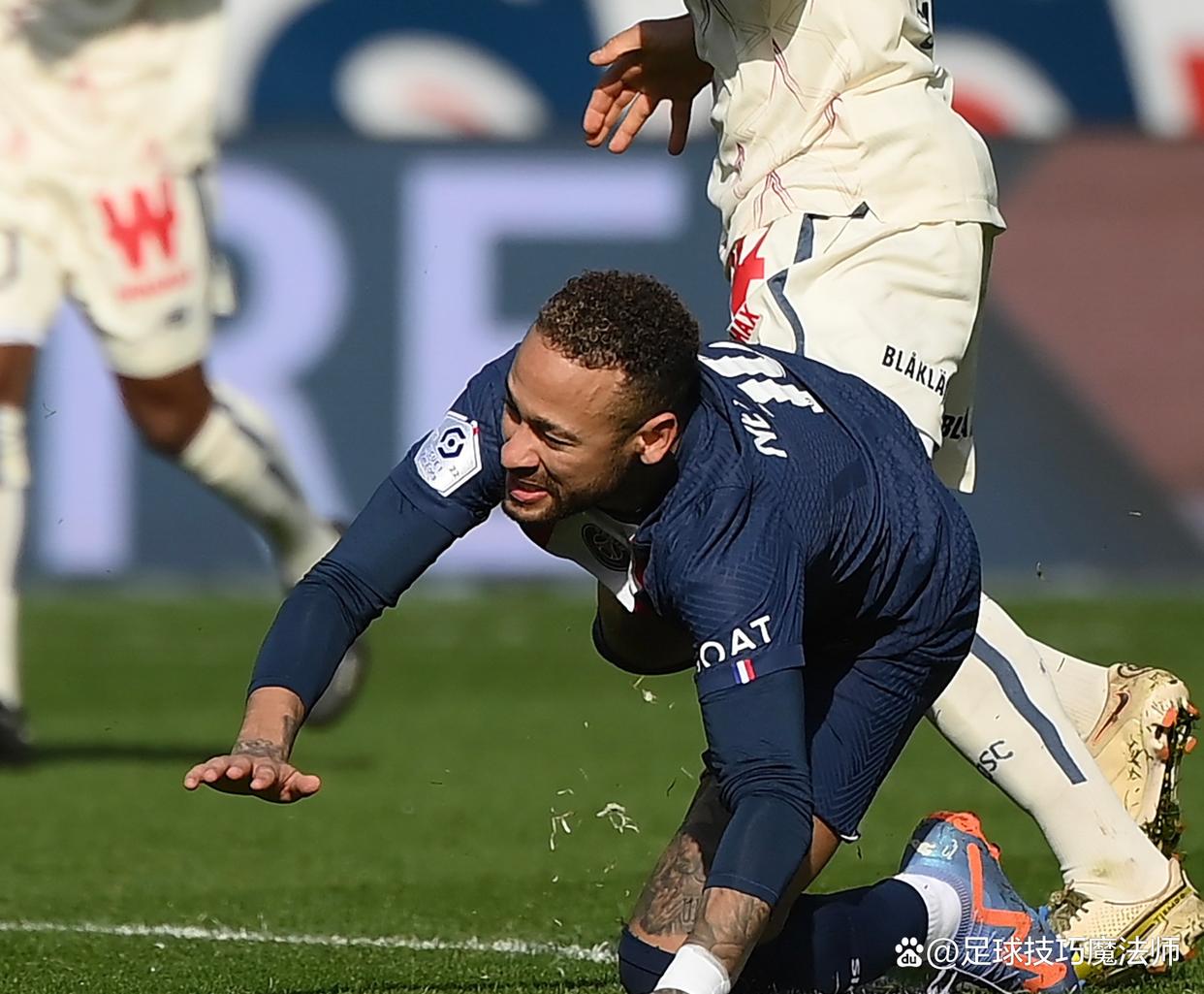 关于巴黎圣日耳曼球星受伤,欧冠小组赛存未知的信息 关于巴黎圣日耳曼球星受伤,欧冠小组赛存未知的信息