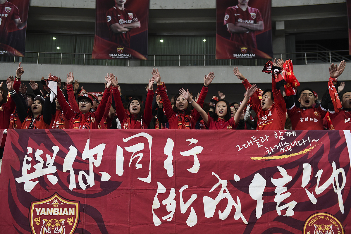 爱游戏入口-包含双方激战正酣，球队准备在赛季末夺得胜利的词条