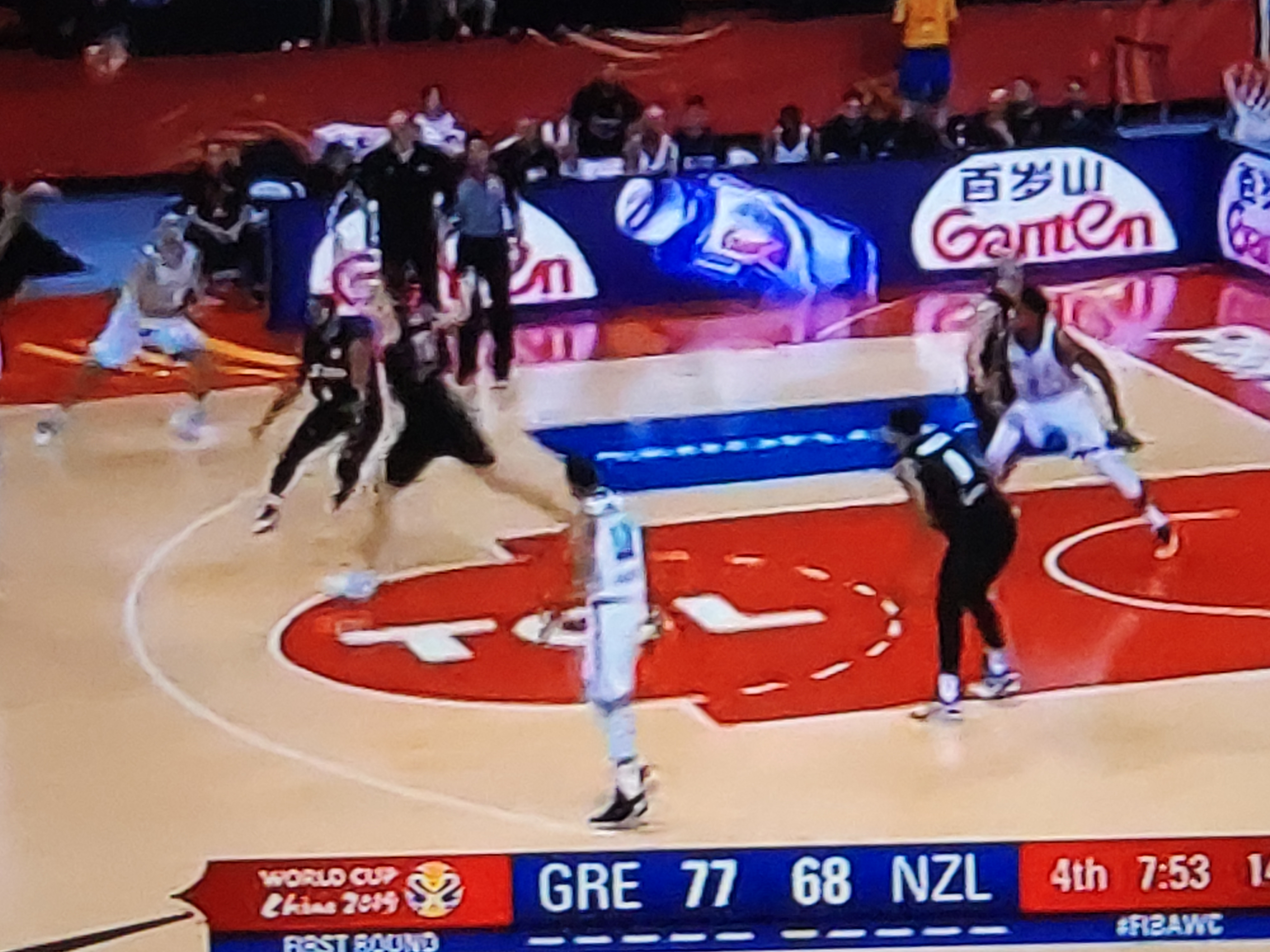 希腊险胜晋级，成功挺进淘汰赛赛场！的简单介绍