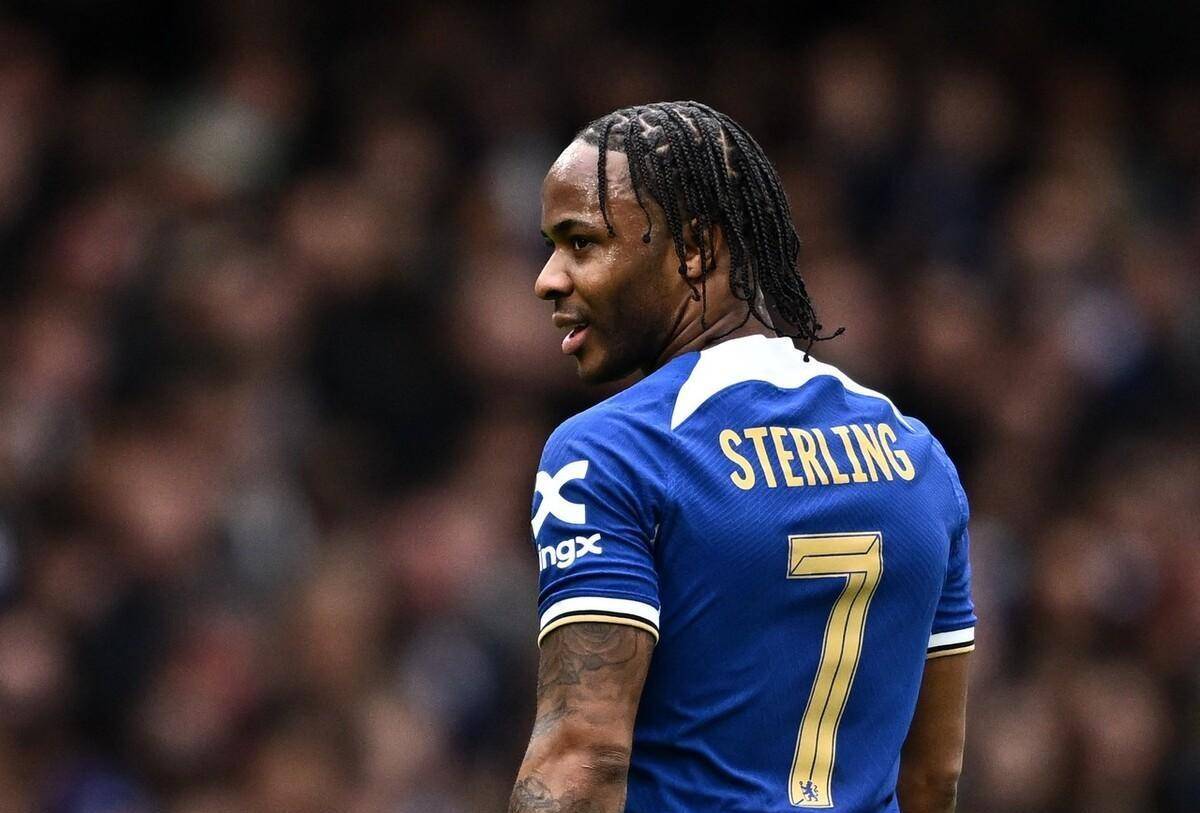 英格兰前锋失误连连受到球迷质疑 英格兰前锋失误连连受到球迷质疑