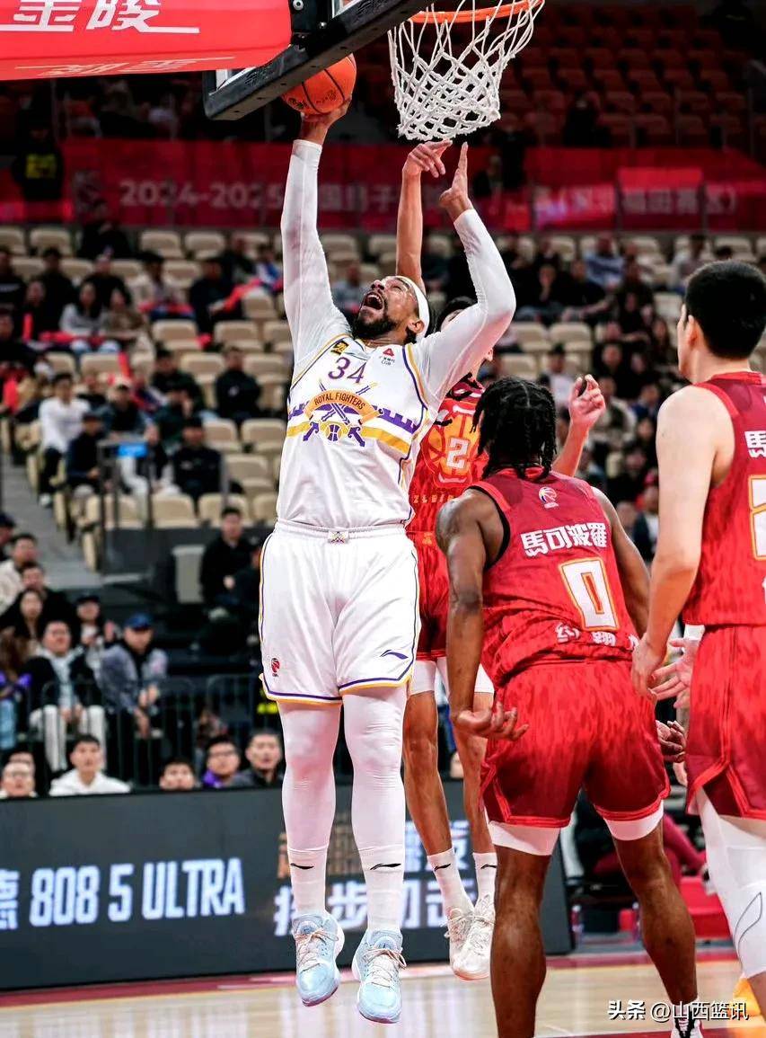 爱游戏tv-包含山东男篮胜出新疆天山雪狼，夺得关键胜利的词条
