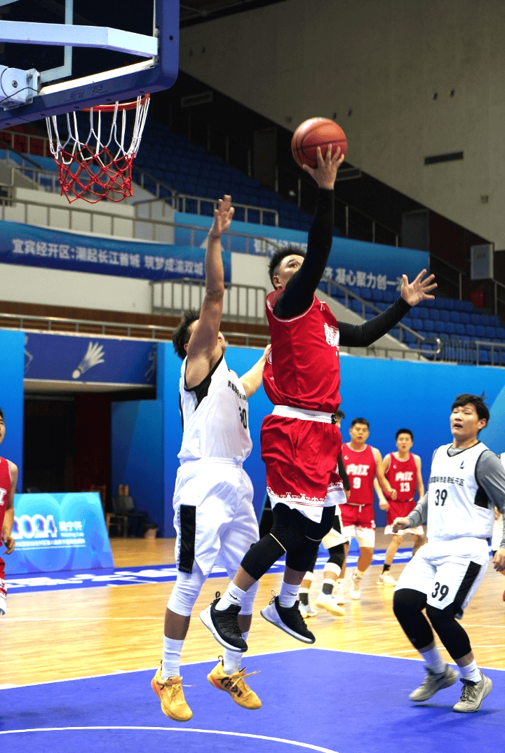 爱游戏APP-篮球比赛激烈的竞争让人目不暇接