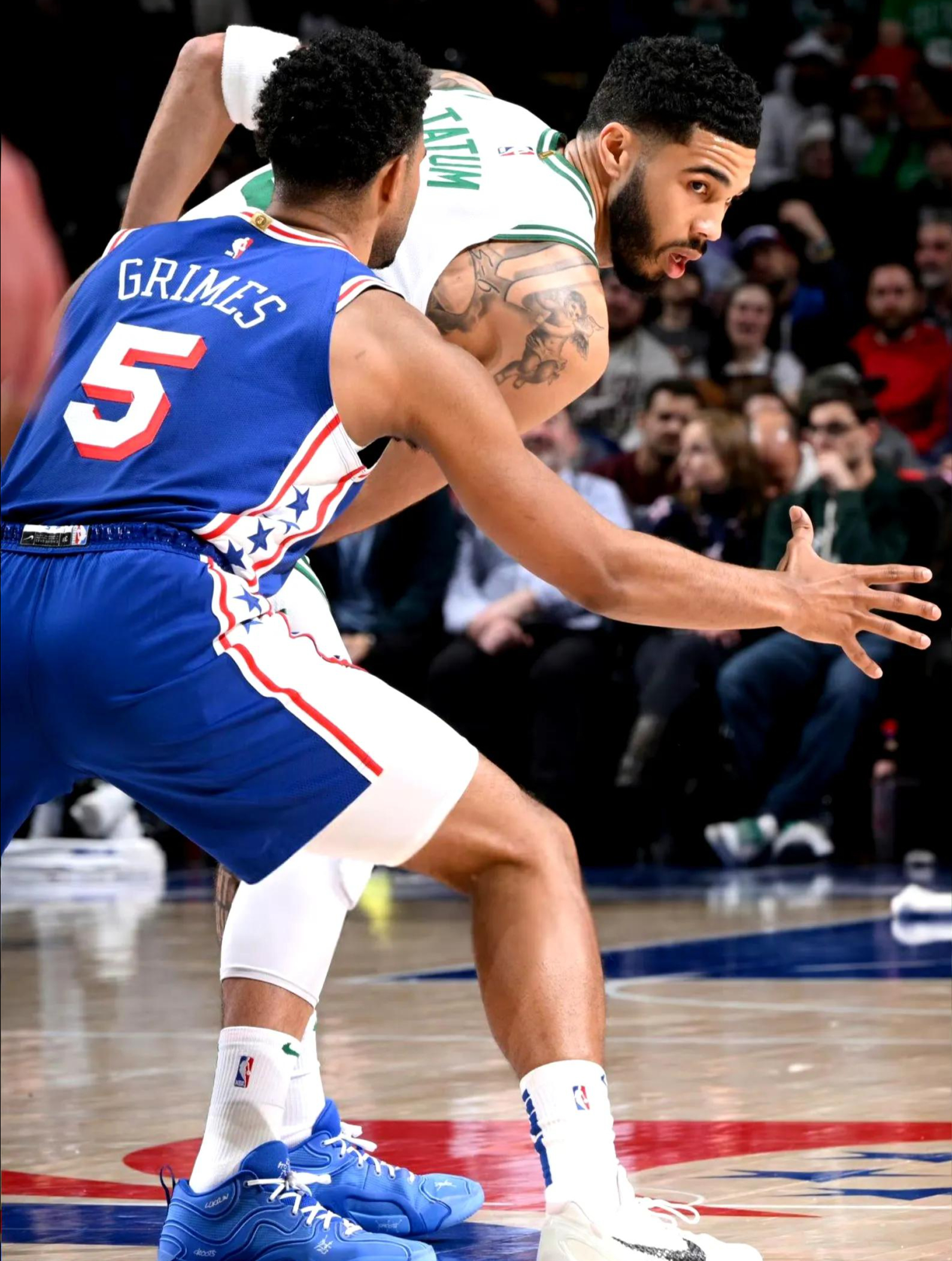 爱游戏在线-凯尔特人遭遇失利憾失胜利