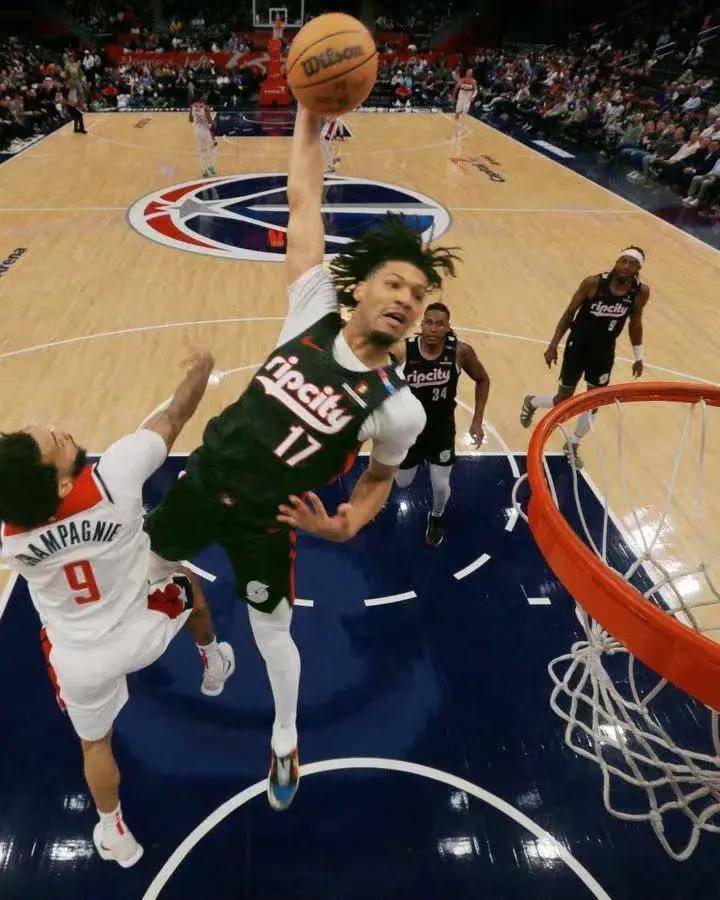 现场篮球大战必将吸引大批球迷