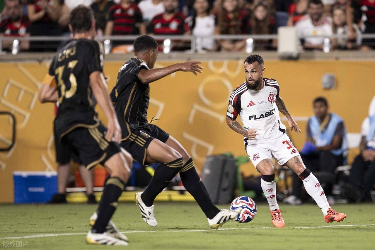 拜仁慕尼黑豪取全胜，晋级下一轮比赛的简单介绍