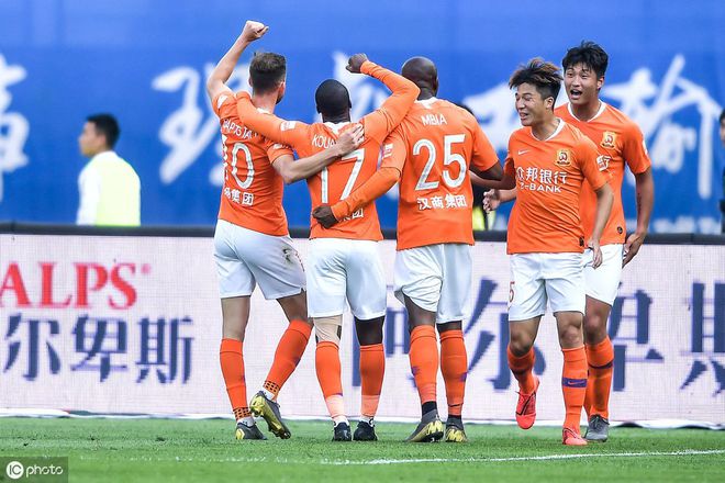 夺冠在望，武汉卓尔主场击败对手晋级半决赛的简单介绍