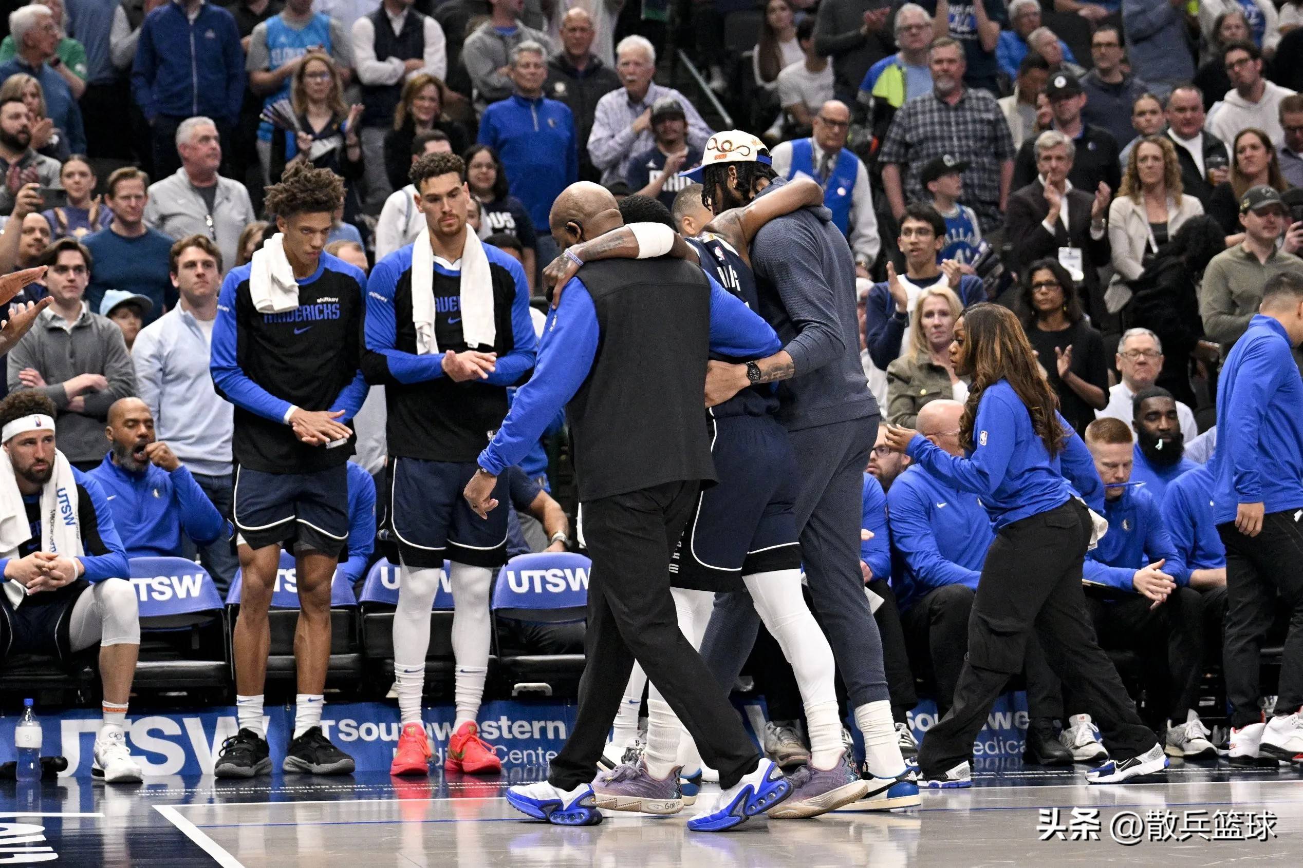 雄鹿主场大胜独行侠,保持不败势头 雄鹿主场大胜独行侠,保持不败势头