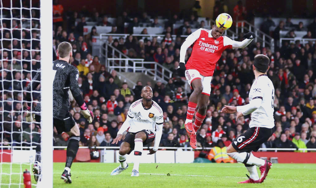 曼联前锋梅开二度，助球队逆转胜利的简单介绍