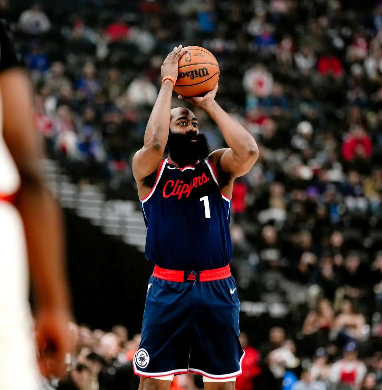 NBA季后赛:小牛惊险击败湖人晋级下一轮的简单介绍 NBA季后赛:小牛惊险击败湖人晋级下一轮的简单介绍