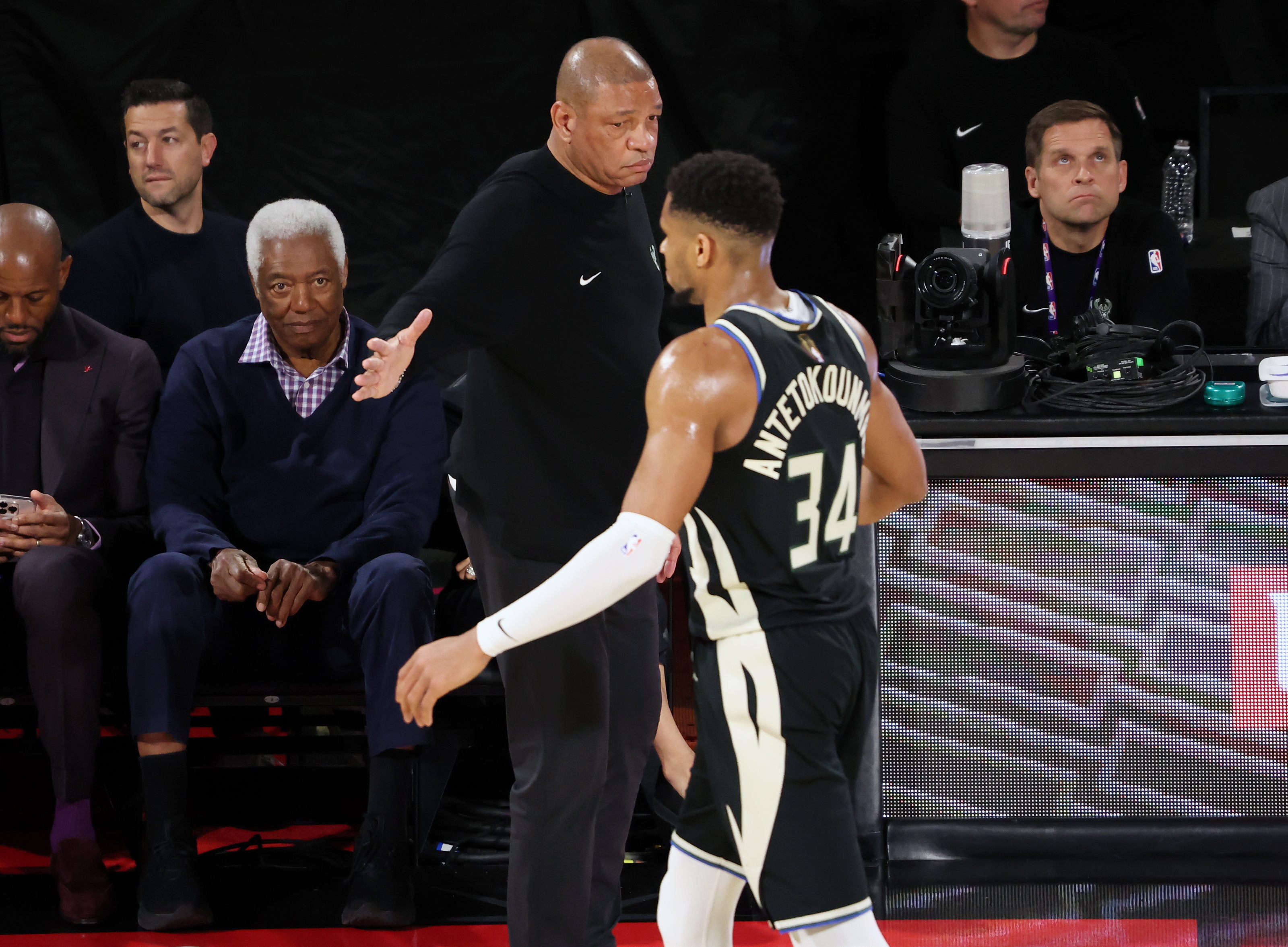 包含雄鹿轻取热火,字母哥再次包揽+表现的词条 包含雄鹿轻取热火,字母哥再次包揽+表现的词条