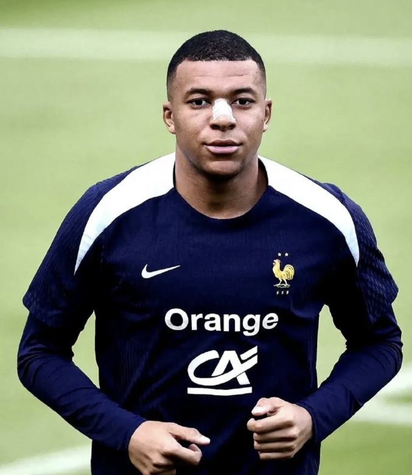 今晚焦点:姆巴佩击败,球迷沸腾 今晚焦点:姆巴佩击败,球迷沸腾