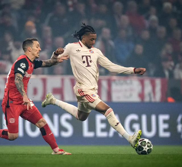 包含今日焦点：拜仁失利，球迷沸腾的词条