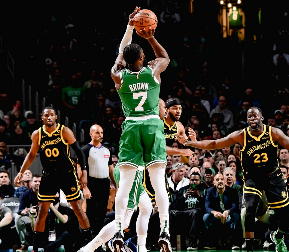 爱游戏-公牛击败凯尔特人，拉文狂砍60分创造新纪录