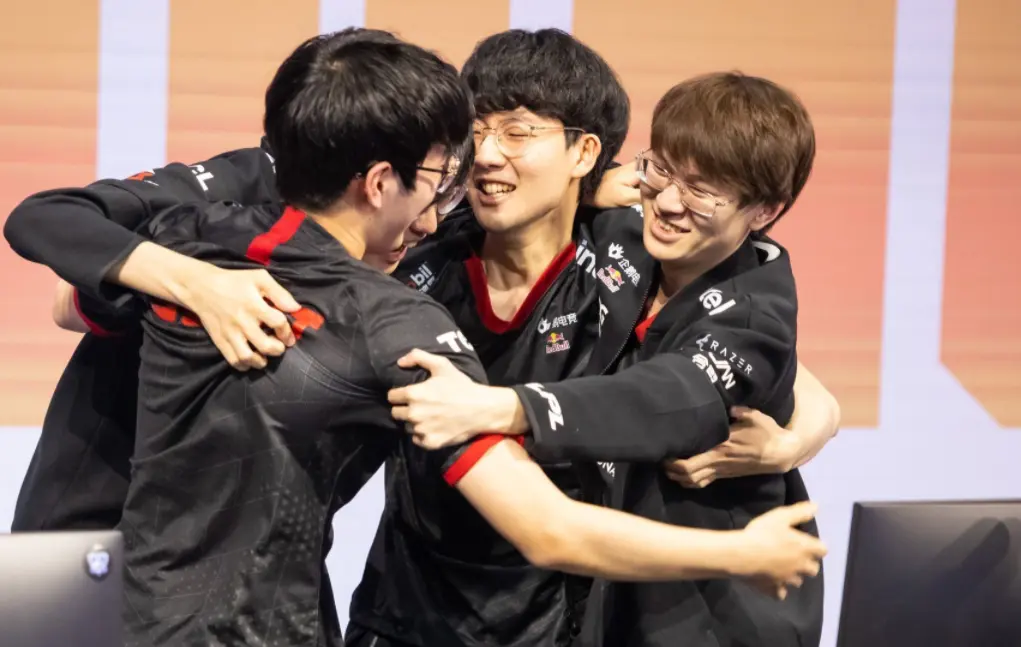 RNG险胜C9,Scout团战一打五全球总决赛3:0(东京) RNG险胜C9,Scout团战一打五全球总决赛3:0(东京)