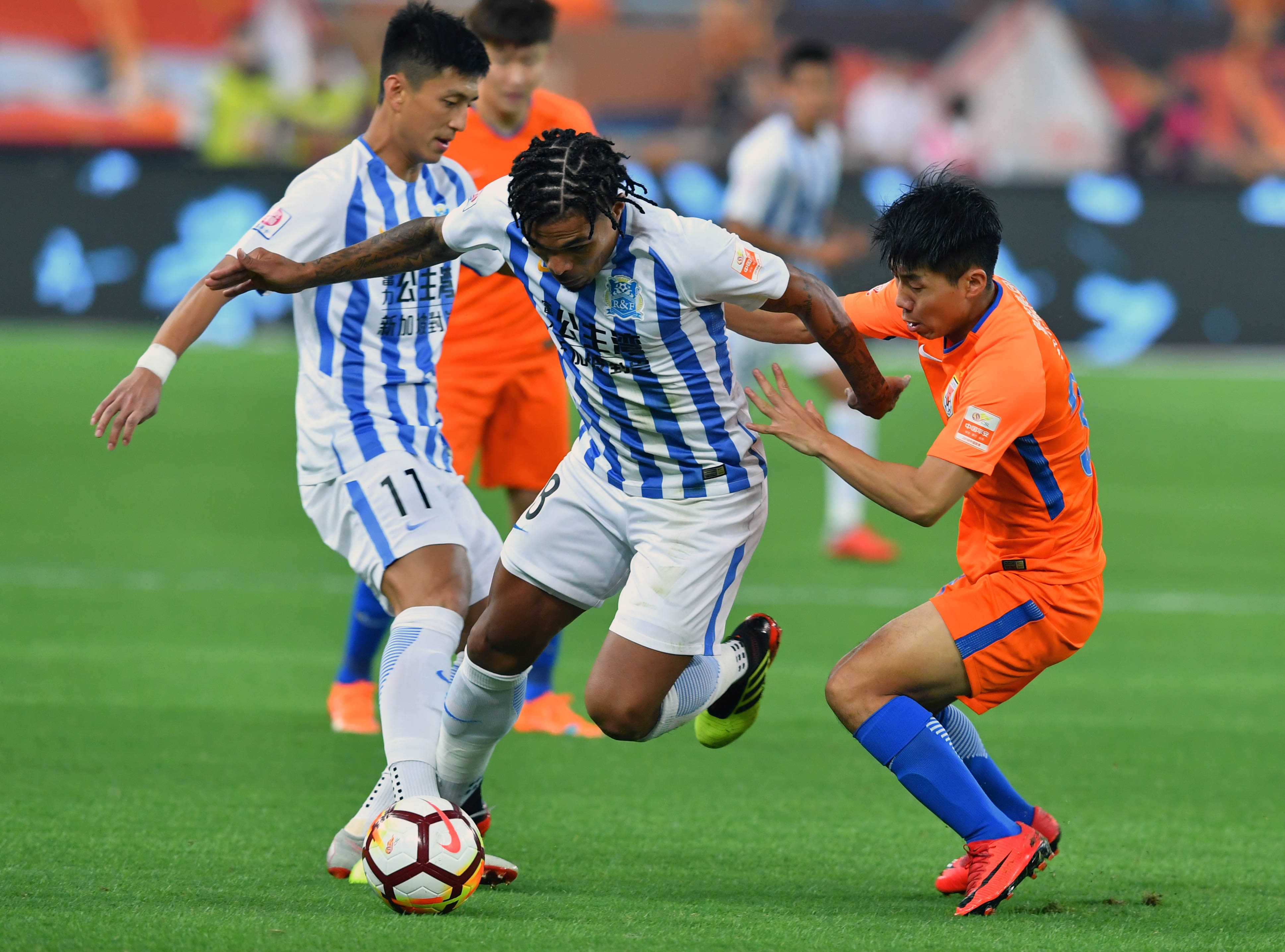 广州富力新援表现出色,令球迷惊喜 广州富力新援表现出色,令球迷惊喜