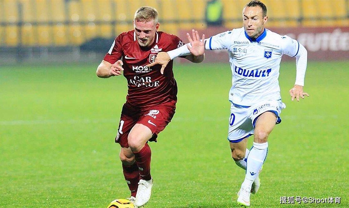 爱游戏下载-南极足球职业联赛中球队逐渐增强实力