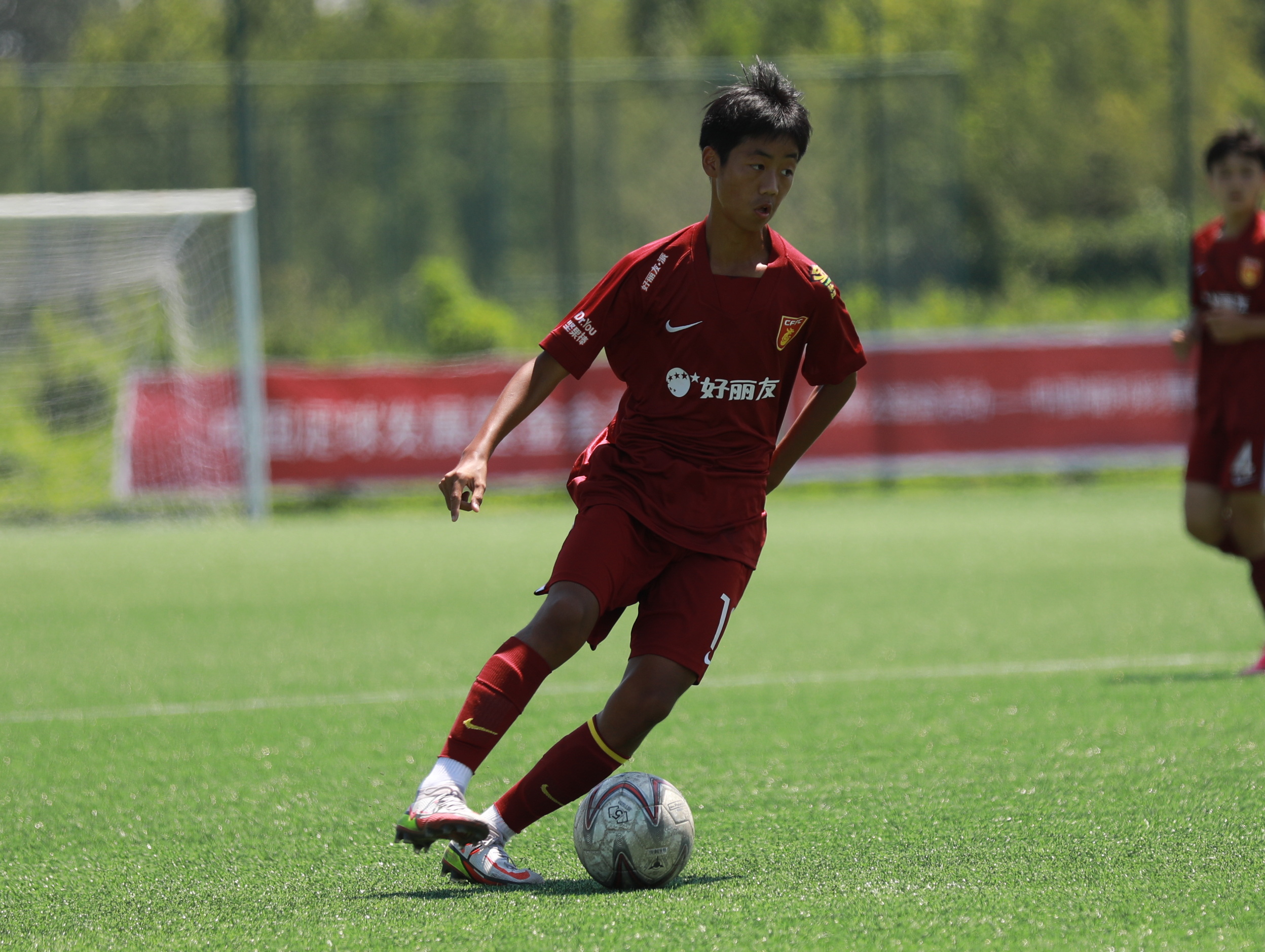 南极足球职业联赛中球队逐渐增强实力 南极足球职业联赛中球队逐渐增强实力