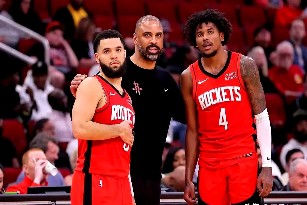 爱游戏入口-包含雄鹿力克76人，东部半决赛陷入平局的词条