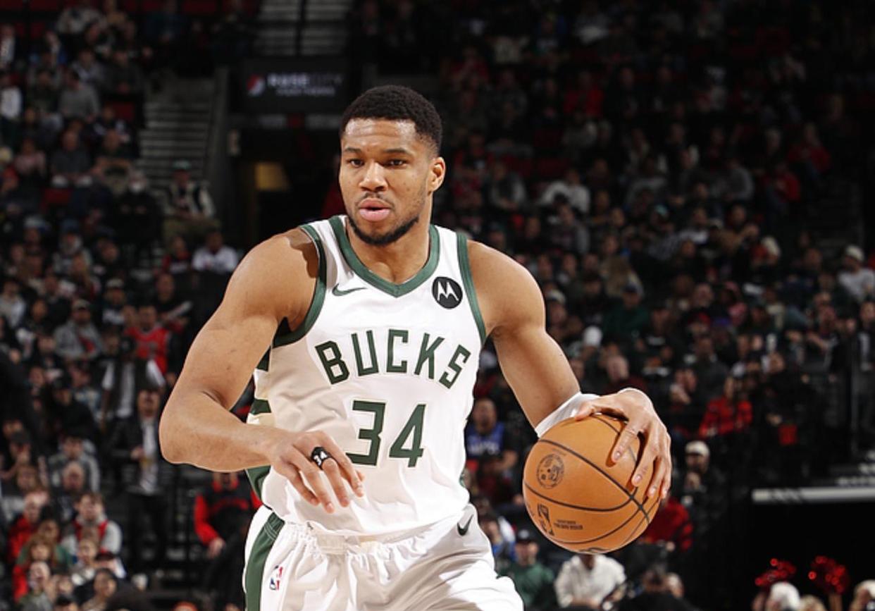 爱游戏娱乐-包含雄鹿爆冷猛龙，艾顿高光表现的词条