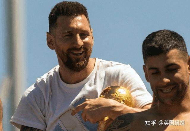 足球惊险逆转取胜，粉丝狂欢不已的简单介绍