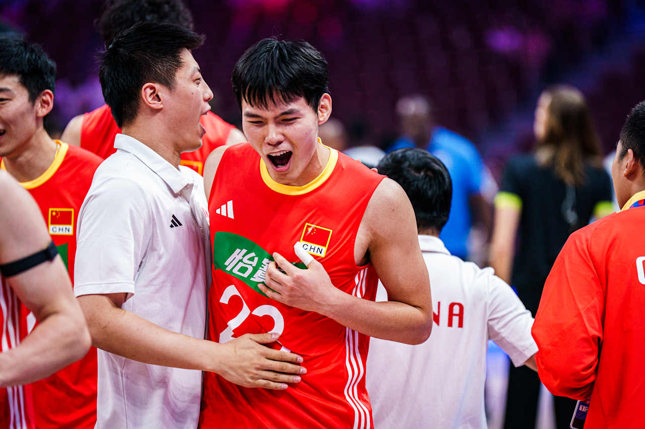 中国队险胜德国队,郑思维点燃赛场 中国队险胜德国队,郑思维点燃赛场