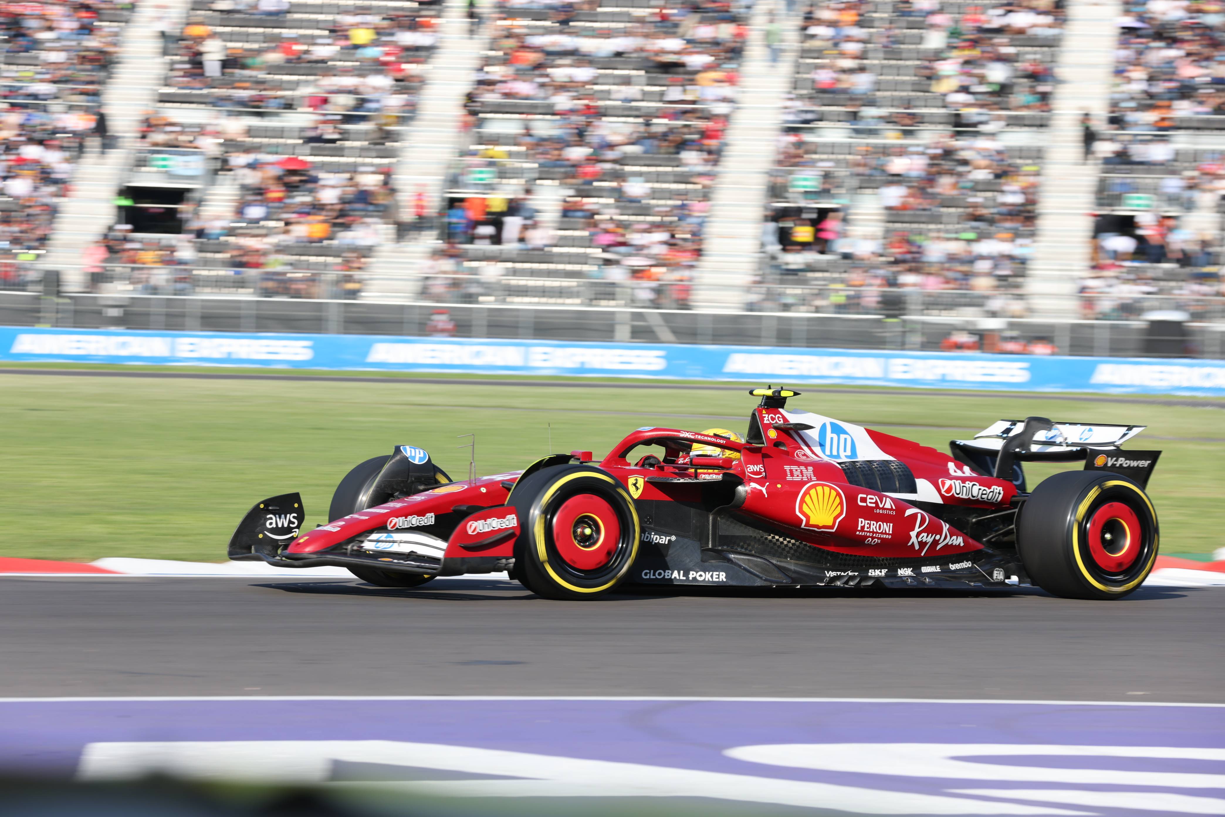 雷诺车队鏖战红牛车队,塞恩斯关键制胜 雷诺车队鏖战红牛车队,塞恩斯关键制胜