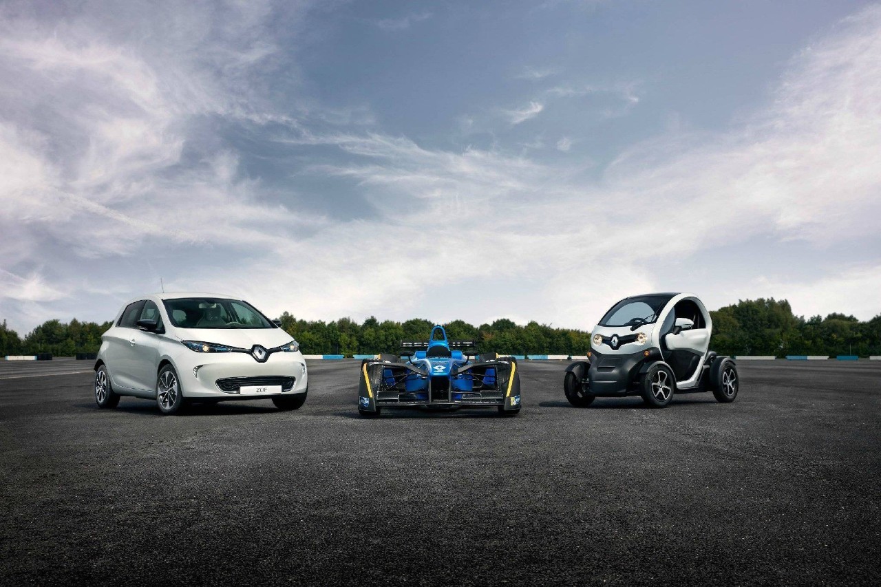 爱游戏体育-雷诺车队逆转阿斯顿马丁，拉塞尔统治全场