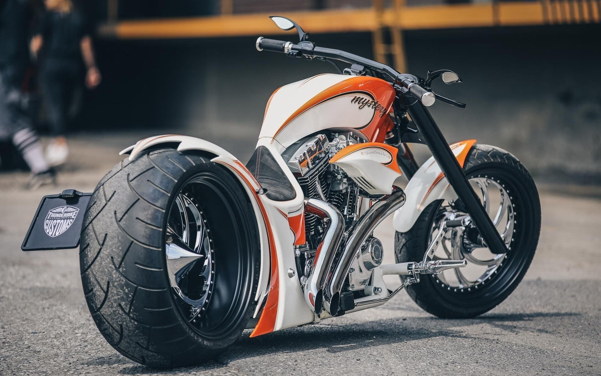 跨界风暴，当北京男篮收割战术席卷F1赛道，莫兰特于巴林之夜接管银色战场